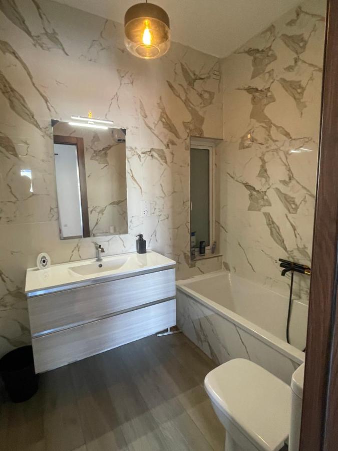 Airport Accommodation Bedroom With Bathroom Self Check In And Self Check Out Air-Condition Included Mqabba Экстерьер фото