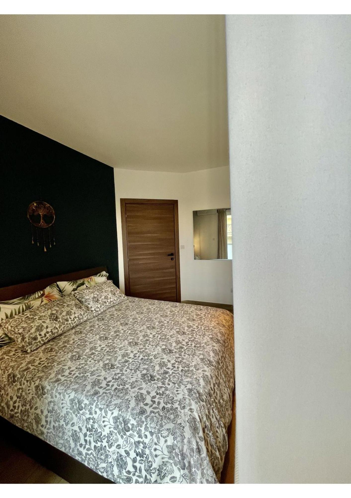 Airport Accommodation Bedroom With Bathroom Self Check In And Self Check Out Air-Condition Included Mqabba Экстерьер фото
